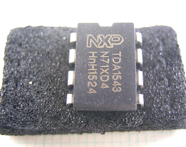 NXP製（旧フィリップス製）TDA1543 ノンオーバーサンプリングDAC IC